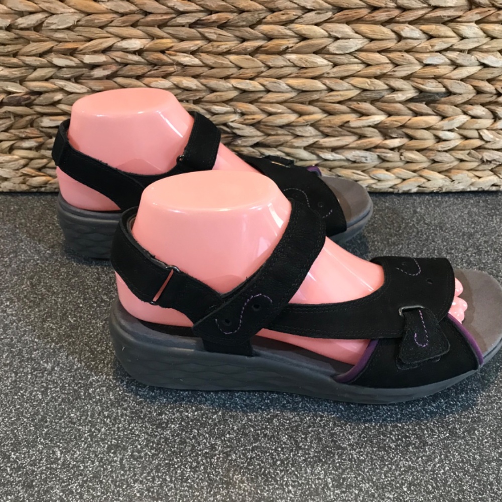 Cobb Hill New Balance Fresh Foam Leather Sandals - Picture 14 of 15